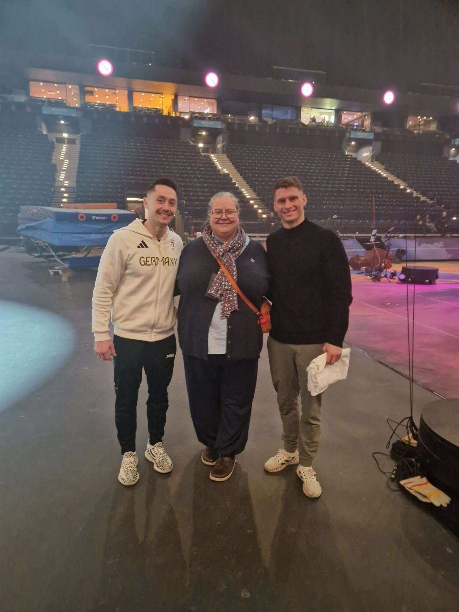 Dörte Kuhn inmitte der international erfolgreichen Turnstars Lukas Dauser und Andreas Toba