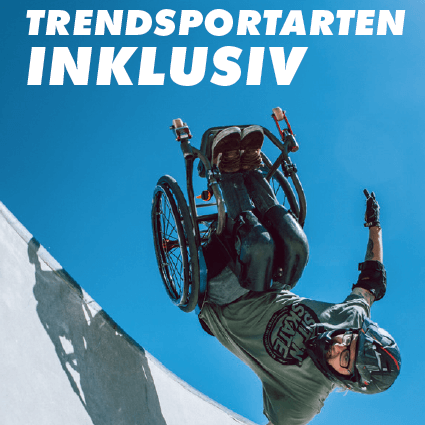 Titelmotiv für die Fachtagung Trendsportarten inklusiv, ein Rolllstuhlfahrer mit Helm macht eine Einarmstand in einer Halbpipe