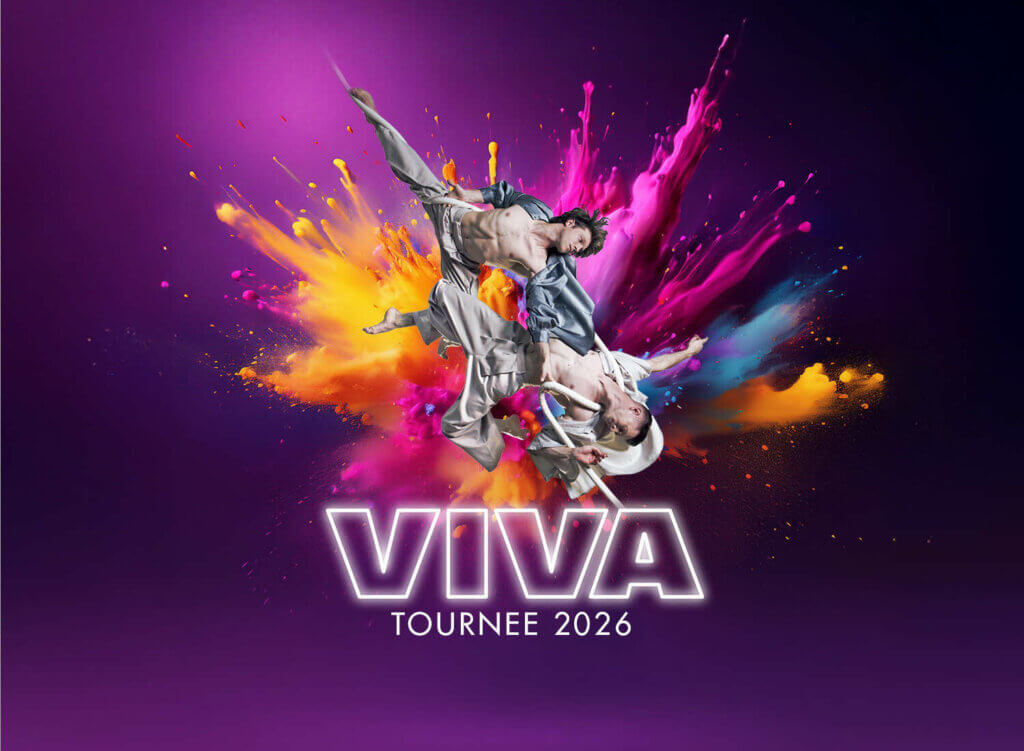 Zwei Artisten hängen an einem Seil und sehen aus als würden sie fliegen, im Hintergrund sind kunterbunte Farbexplosionen zu sehen. Im Text steht VIVA Tournee 2026
